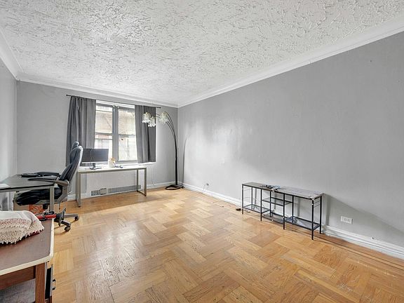 3rd image of 2025 Valentine Ave APT 3F