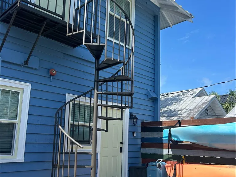427 E Tarpon Ave #5 — Photo 3