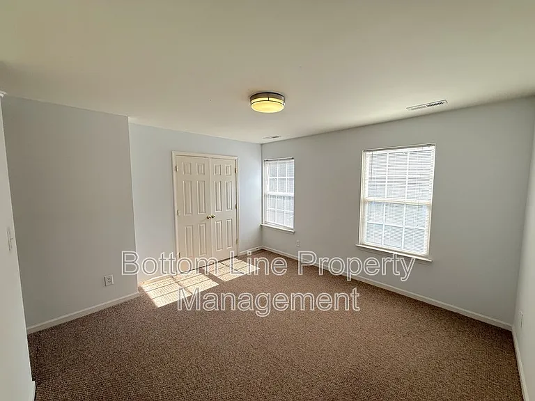 5703 Erin Dr — Photo 15