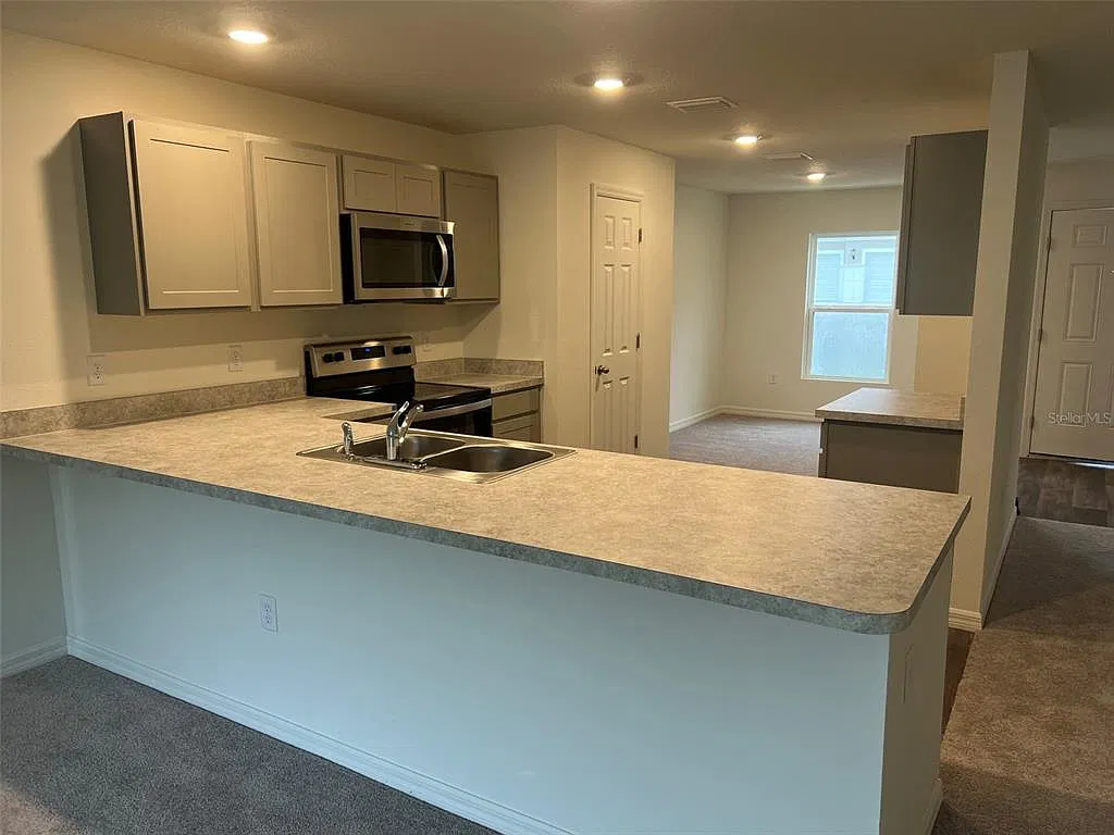3 bed, 2.0 bath, 1552 sqft, $1,995 — Photo 3