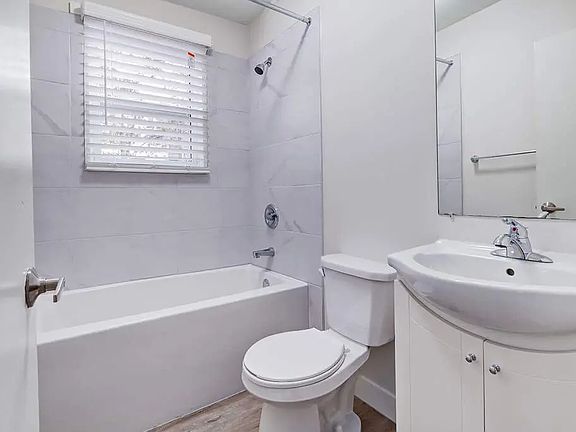 4th image of 1602 Victoria Ave #6