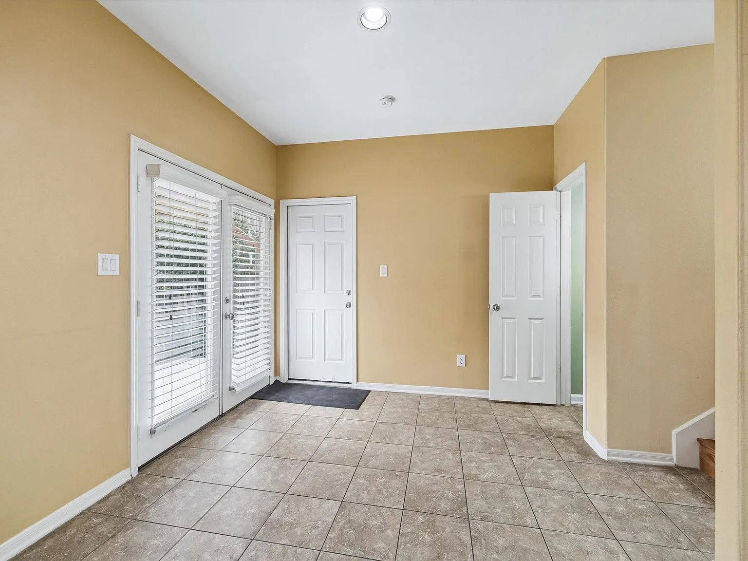 3 bed, 2.5 bath, 1332 sqft, $1,800 — Photo 4