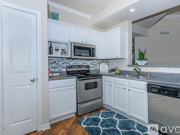 4th image of 2023 Lakepointe Dr #0