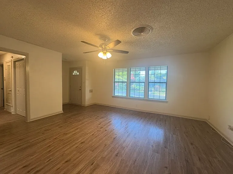 3731 Avenue M — Photo 11