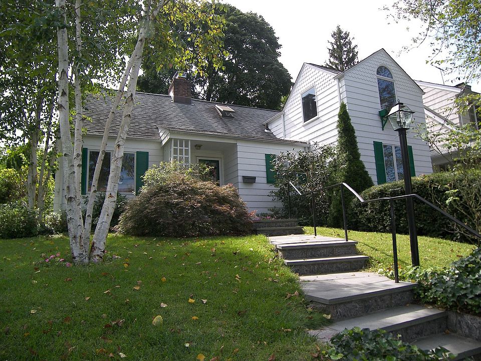 1st image of 39 Oak Ave