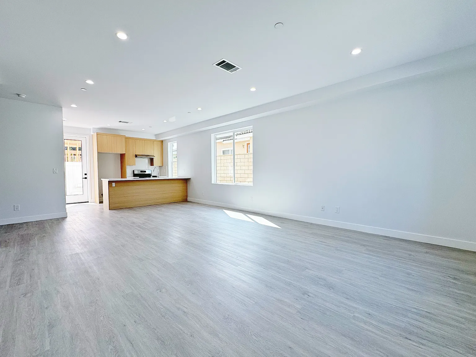 4 bed, 1749 sqft, $3,600 — Photo 3