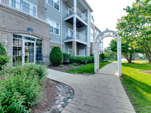 1259 W Lake St APT 304, Addison, IL 60101