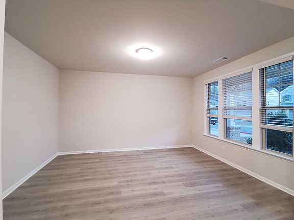 5th image of 2056 Landsburg Way