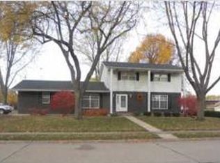 118 S 6th St, Eldridge, IA 52748