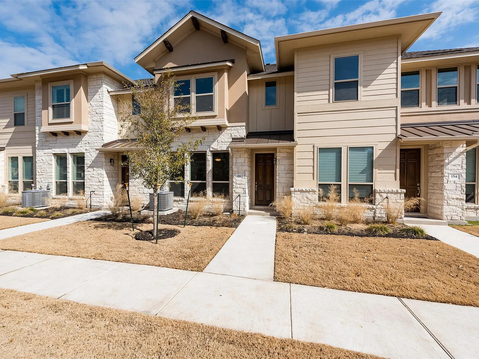 3 bed, 2.5 bath, 1701 sqft, $2,100 — Photo 2