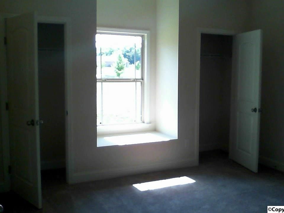 2nd image of 2204 Ells Rd SW