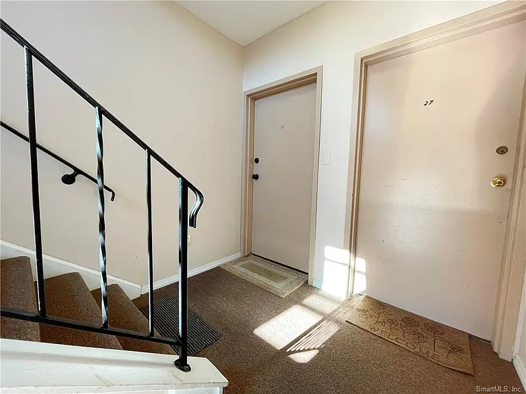31 Carriage Dr #31 — Photo 2