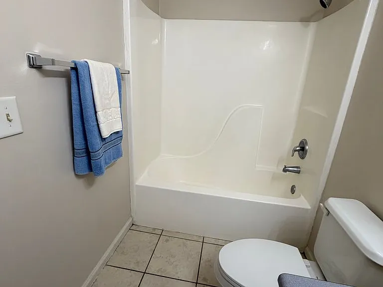 101 Talbot Ct — Photo 33