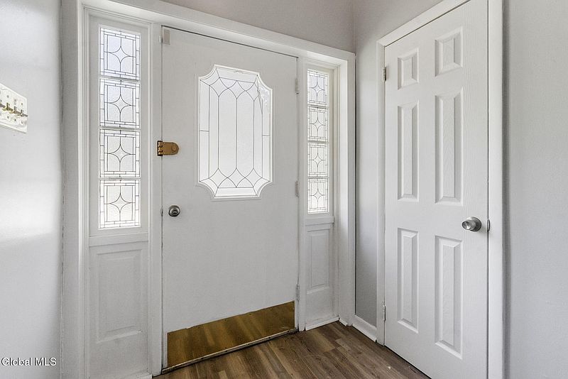 4th image of 859 Hereford Way