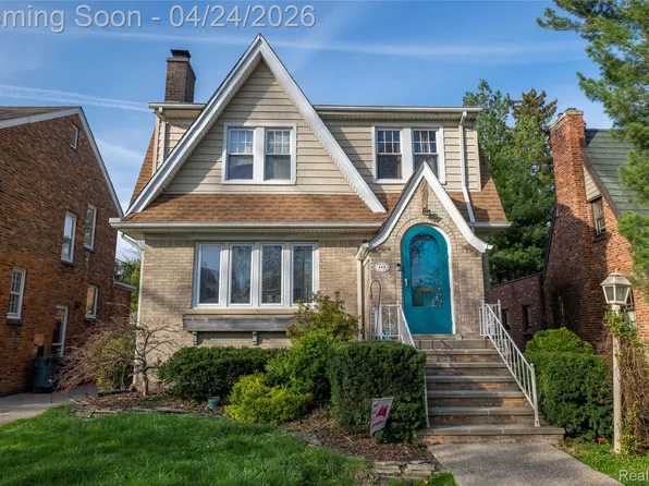 414 Cloverly Rd, Grosse Pointe Farms, MI 48236