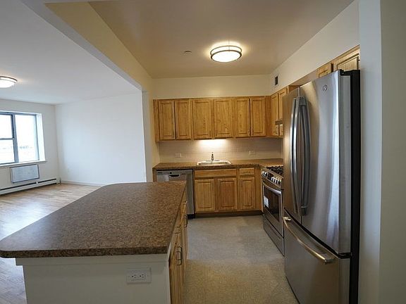 3rd image of 816 Washington Ave #1