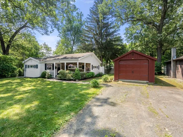 41 Bungalow St, Southwick, MA 01077