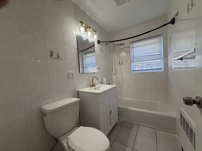 805 Harvard Pl — Photo 3