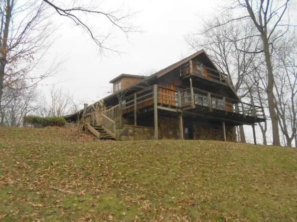 1230 W 3rd St, Clinton, IN 47842