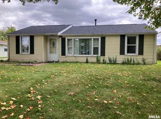 332 16th Ave, Silvis, IL 61282