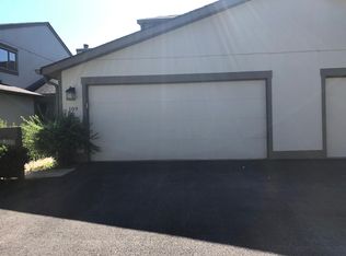 109 Viola Ct, Rolling Meadows, IL 60008