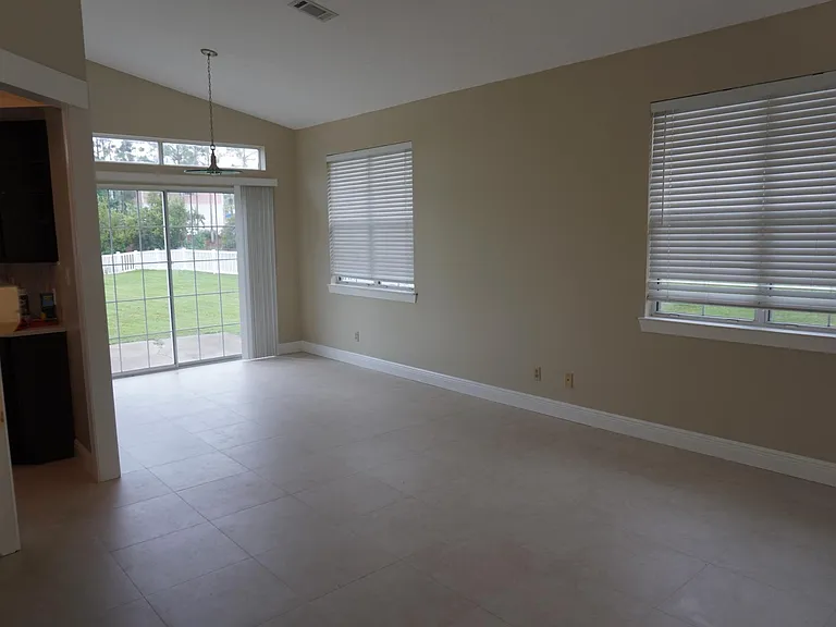 300 Somerset Bridge Rd — Photo 2