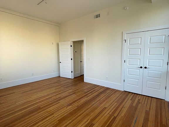 2nd image of 301 Campbell Ave SW APT 21