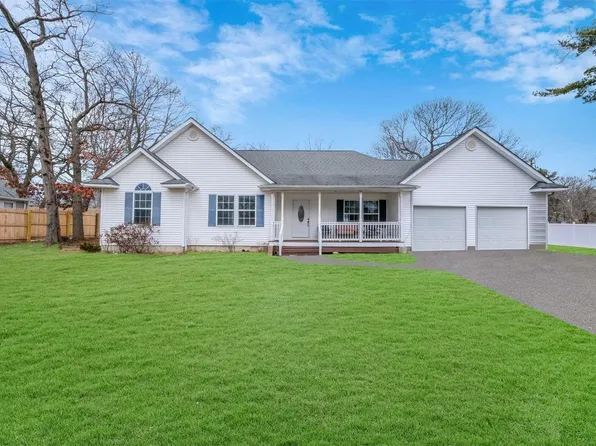 169 Sioux Street, Ronkonkoma, NY 11779