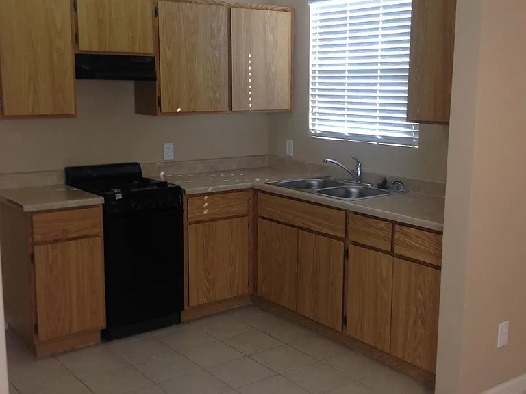 unit on 22nd — Photo 3