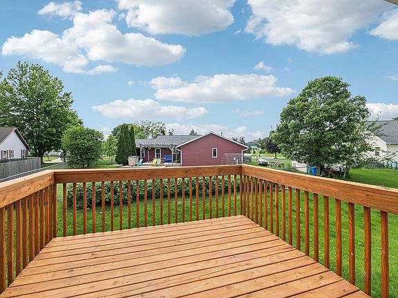3rd image of 609-611 Eagle Crest Ct