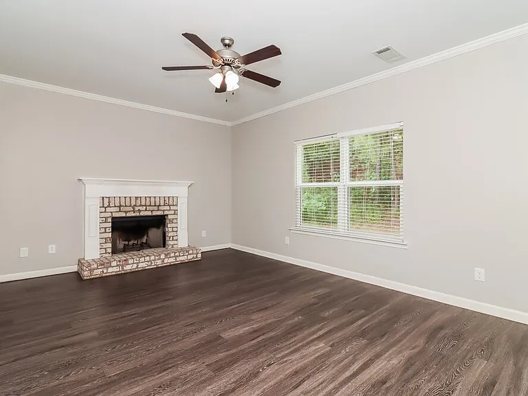 412 Fieldcrest Dr — Photo 4