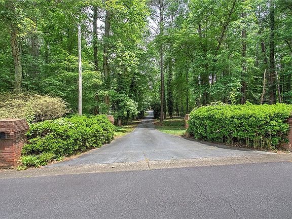 5th image of 2316 Cross Creek Dr SW