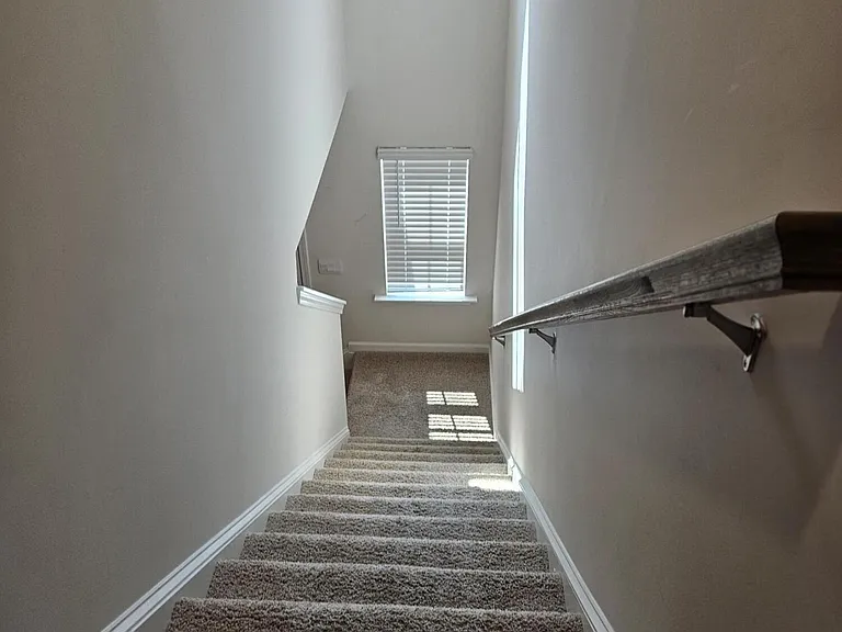 2107 Gracie Ln — Photo 10