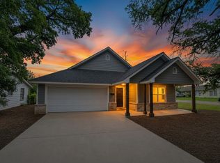 207 E McCoulskey St, Terrell, TX 75160