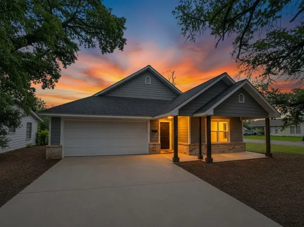 207 E McCoulskey St, Terrell, TX 75160