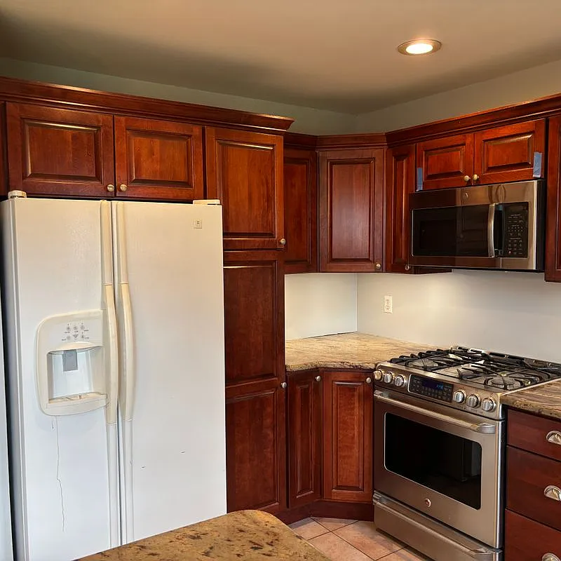 3 bed, 1.5 bath, 1200 sqft, $3,400 — Photo 4