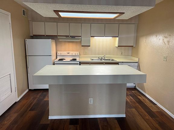 3rd image of 10200 Gandy Blvd N #4-403