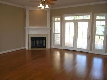 4th image of 30 Valley View Dr W