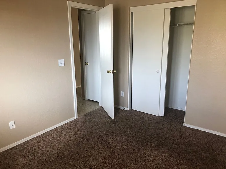 1790 E Silktassel Trl — Photo 11
