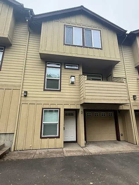 3 bed, 2.5 bath, 1375 sqft, $2,200 — Photo 2