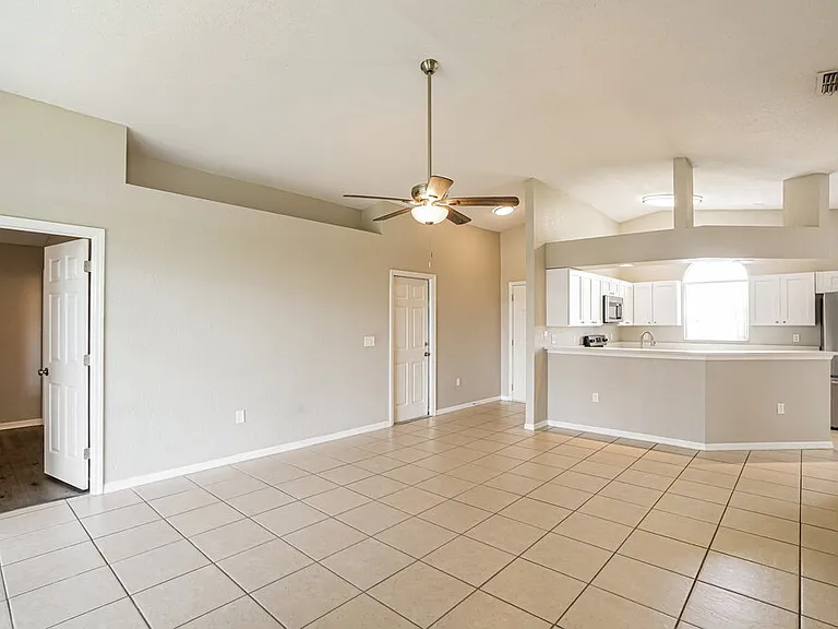 4944 Palm View Dr N — Photo 5