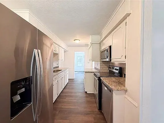 1825 NE Bren Mar Rd — Photo 1