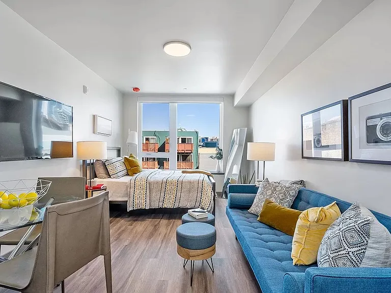 235 Valencia Street — Photo 2