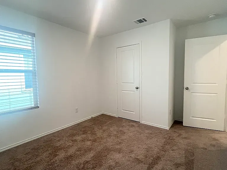 4 bed, 1627 sqft, $1,600 — Photo 4