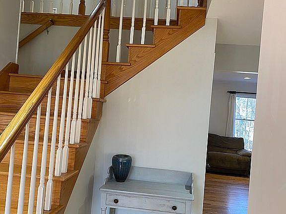 4th image of 5 Woodcrest Dr