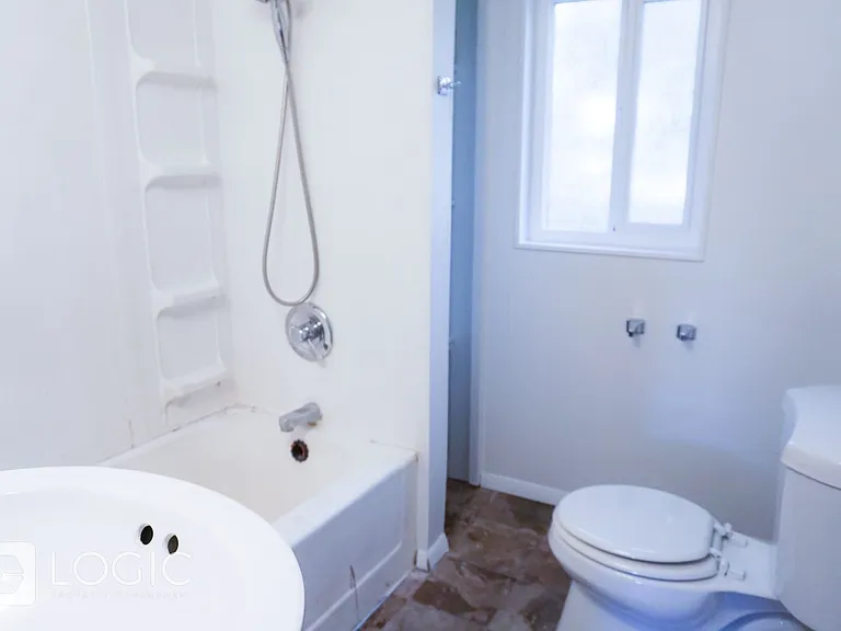 1238 Oak St #1 — Photo 9