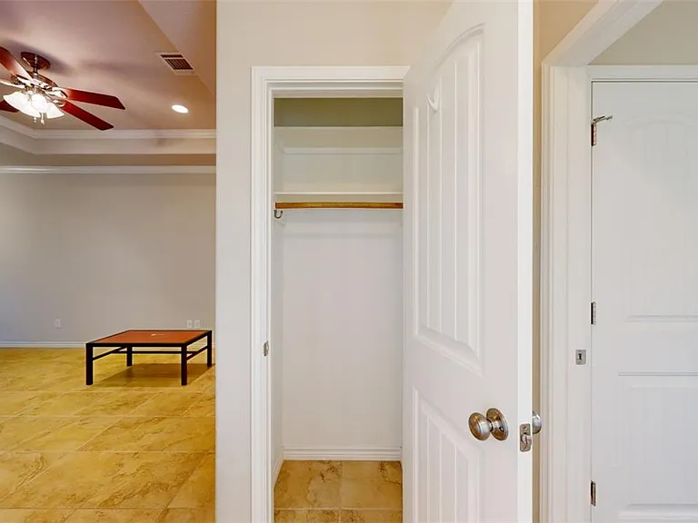3805 Silverthorne Ln — Photo 20