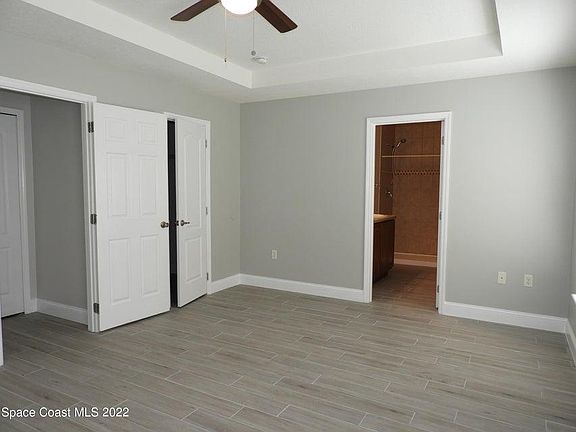 3rd image of 583 Hollow Glen Dr