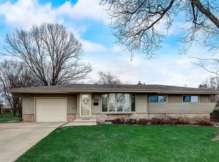 5762 Oxford Dr, Greendale, WI 53129