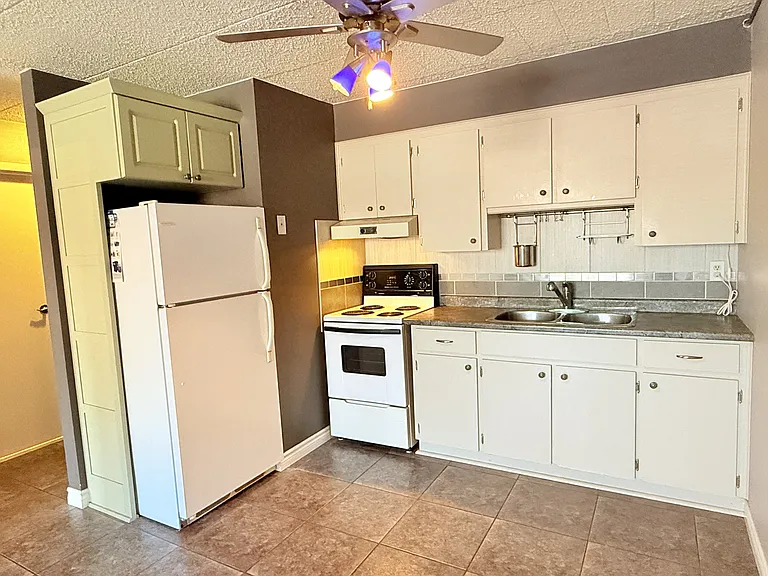 360 Tecumseh Rd W #103 — Photo 8
